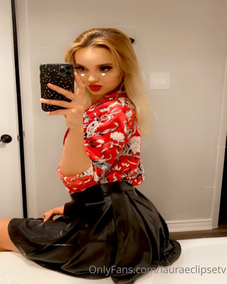 Laura Eclipse pretty model photos