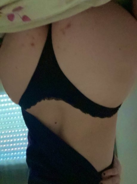 Azuleish pretty pornstar img