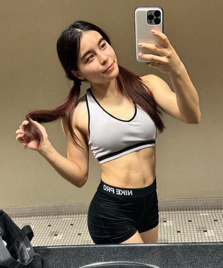 imnamipeaches model pornographic images