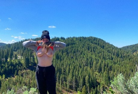 Britt Smith nude model pic