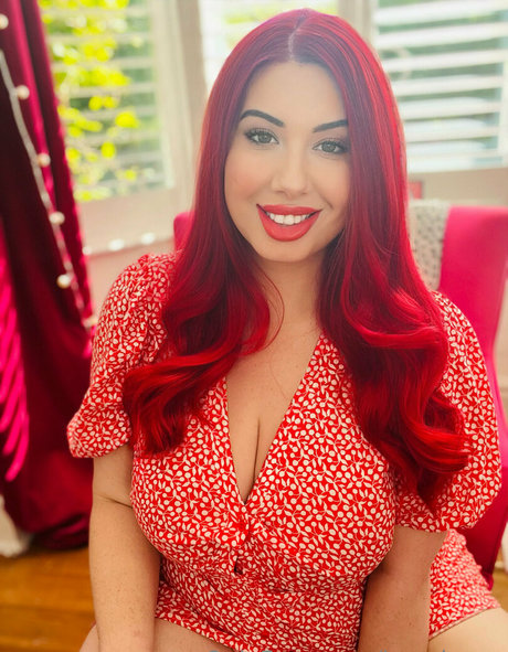 Lucy Jones xxx model gallery