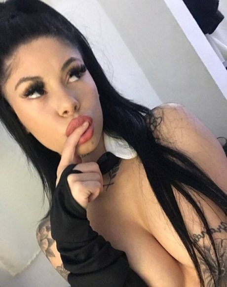 Melina Nanni pretty model images