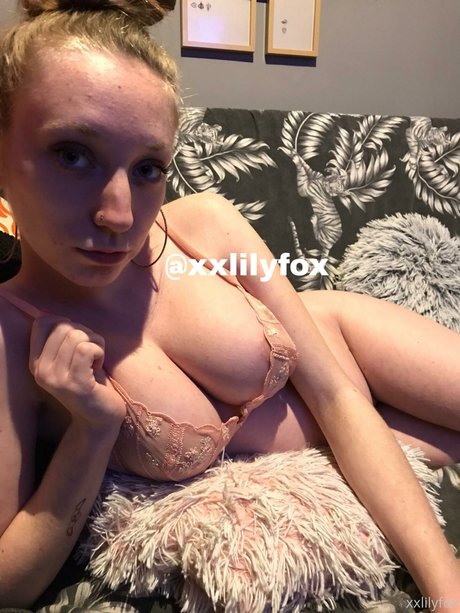 xxlilyfox sexy star img