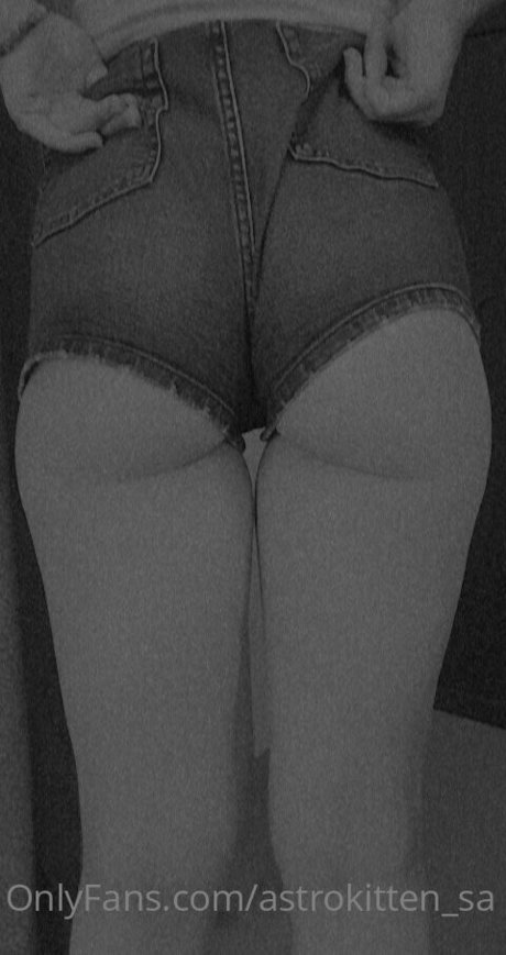 Astrokitten sa model pretty pic