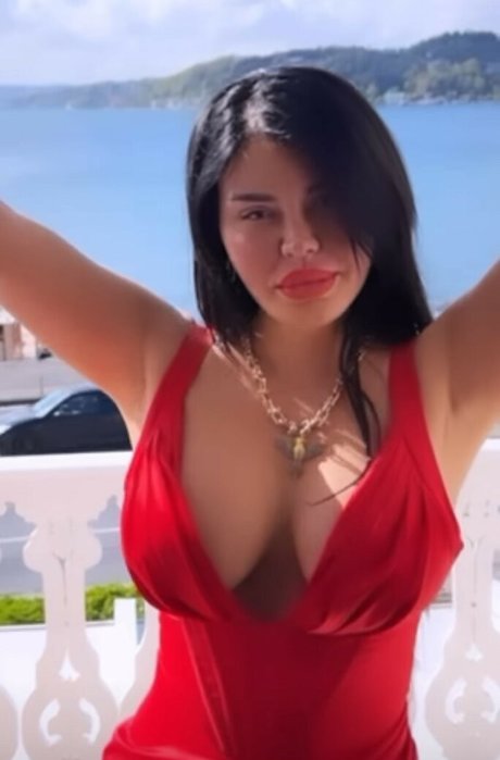 Ebru Polat model nude image