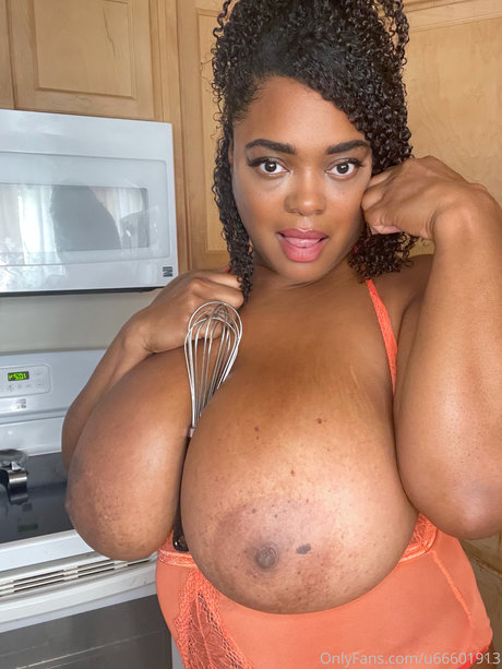 Nikky Dunes porn model pics