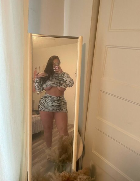 MiMiko Divine naked actress photo