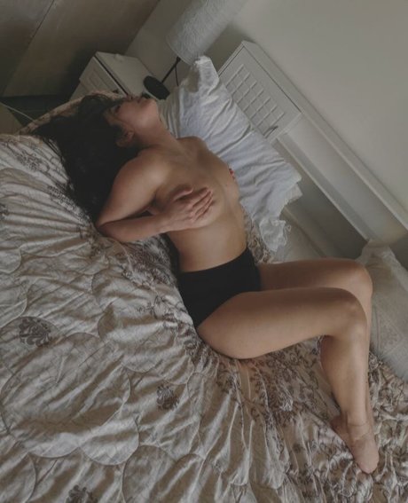 Zeeba Kalan star naked pictures