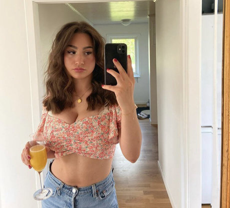 Sara B model pornographic pic