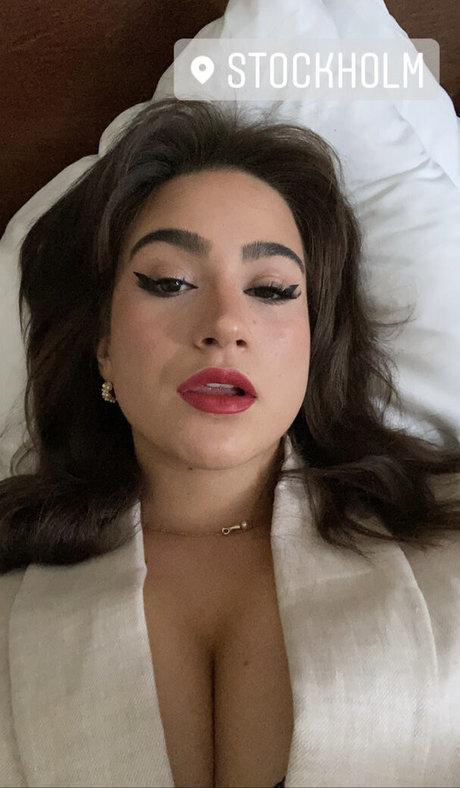 Sara B hd actress photos