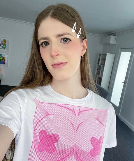 lilhyper model nice picture