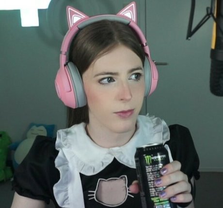 lilhyper naked star img