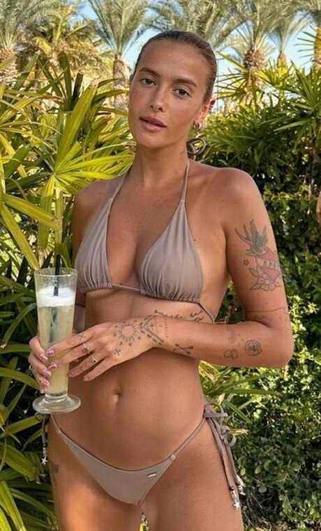 Karolina Meschino top model photos