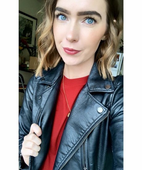 Kruffcorn hot model photo