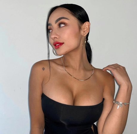 Latalzhang star exclusive image