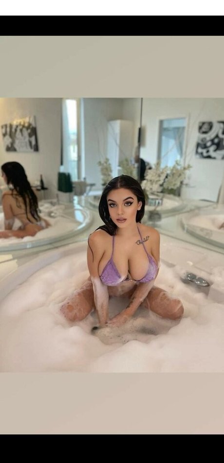 Aicha Bianchi model sex img