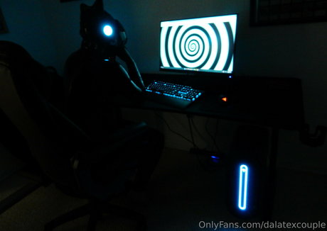 dalatexcouple sexy model image