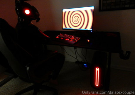 dalatexcouple erotic model pictures