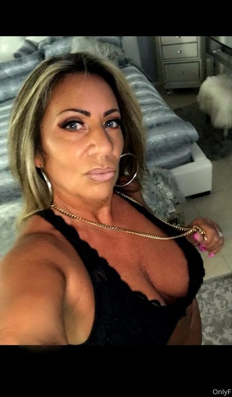 hottotrottots sexy pornstar image