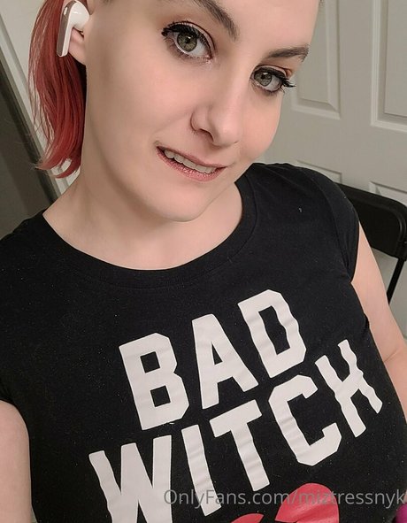 miztressnyk sexy actress photo