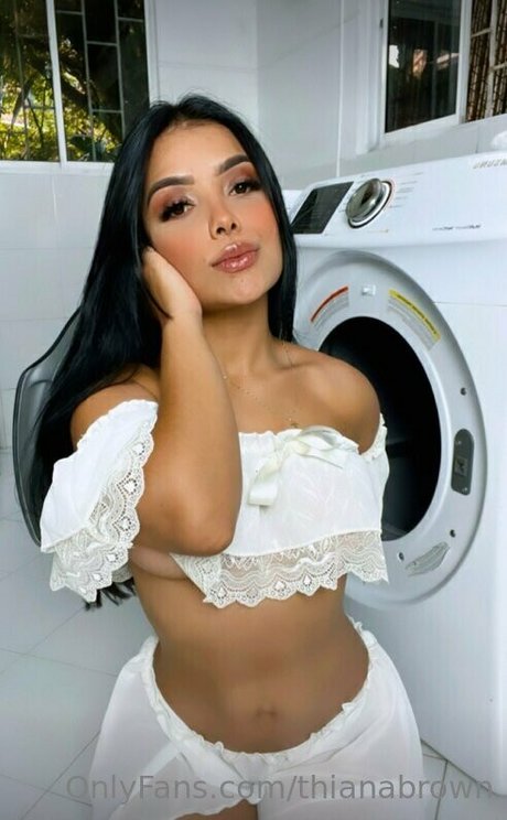 thianabrown model nude photo