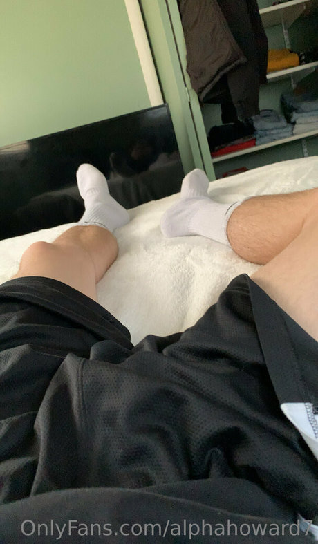 alphahoward7 naked actress image