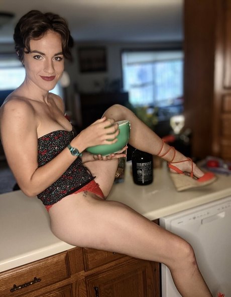 handsy bb model porn pics