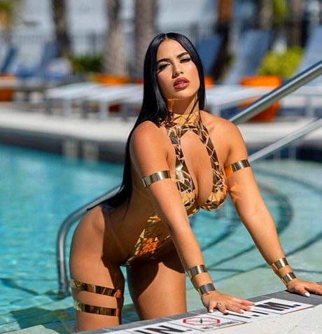 Melany Fernandez hot model photos