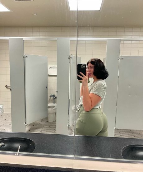 Sierraaa03 top actress photo