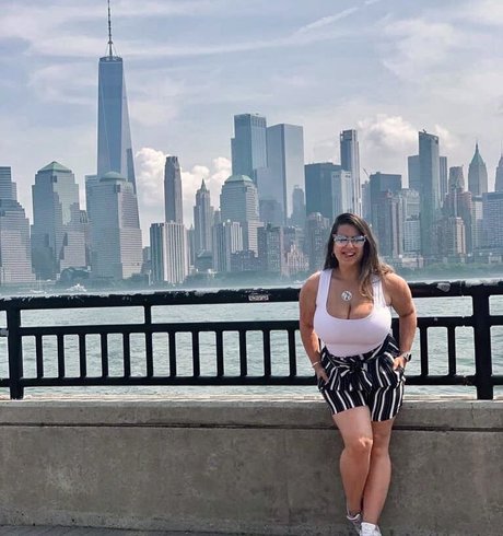 Sapir Sol model pretty archive