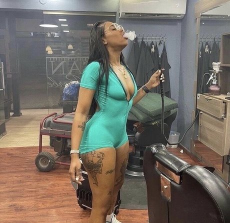 leonorbr29 nudes model image