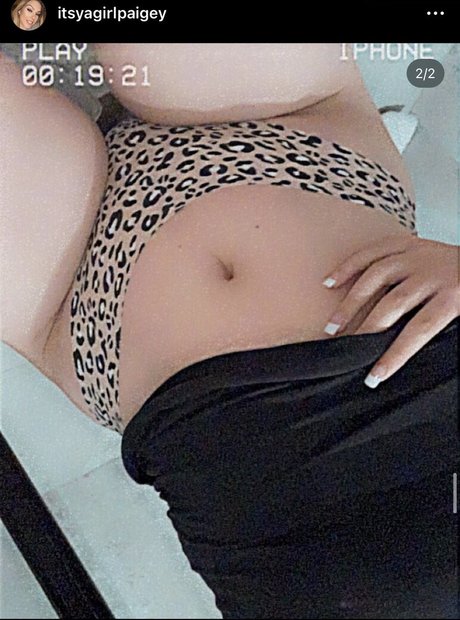 Itsyagirlpaigey pornstar erotic photo