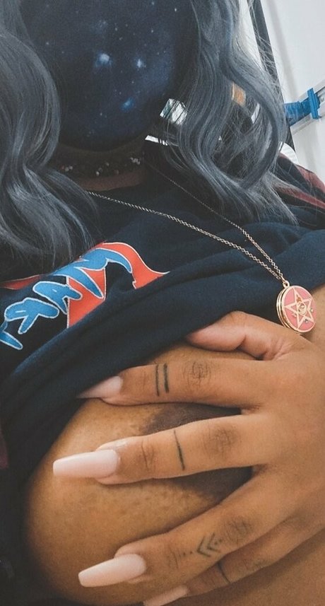 raeraejiggles model images