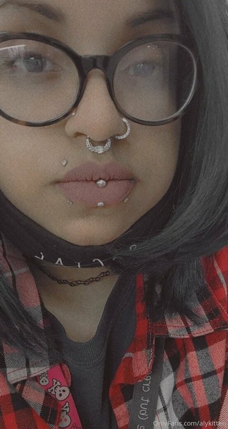 raeraejiggles art model pics