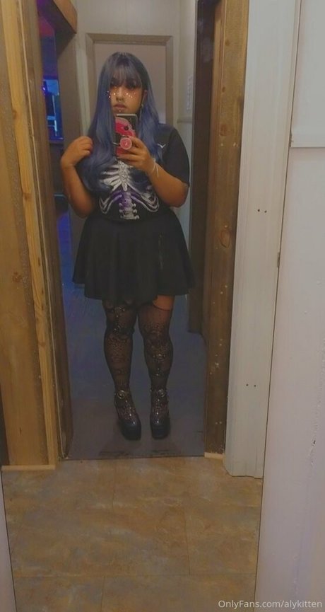 raeraejiggles pretty actress pic