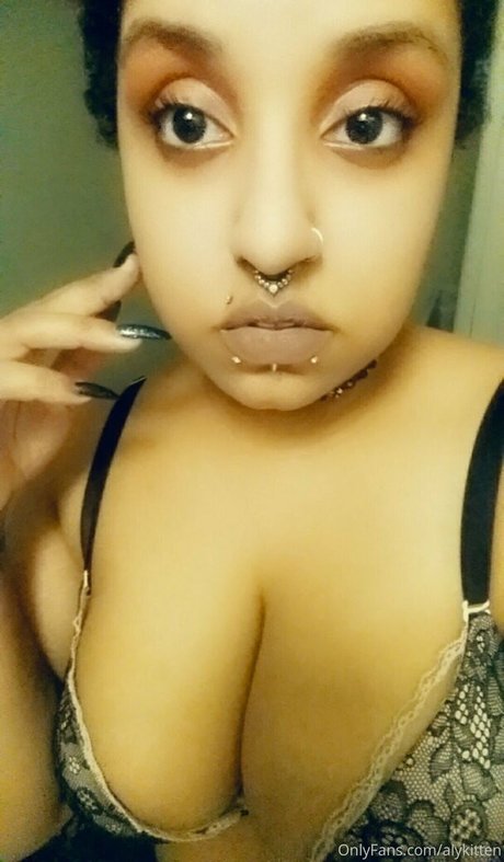 raeraejiggles pornstar exclusive pic