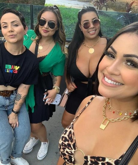 bi anchi00 sexy model pic