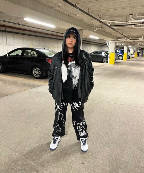 Larissa Cambusano star art images