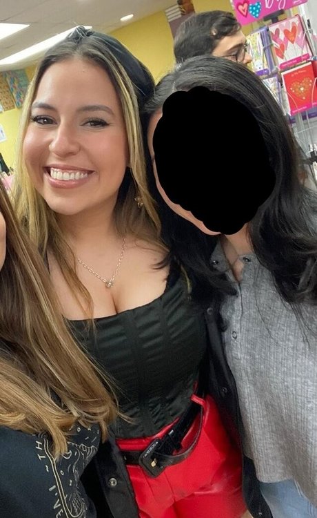 Larissa Cambusano star sexy gallery