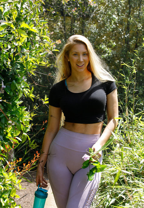 Elle Van Schaik pornstar nudes galleries