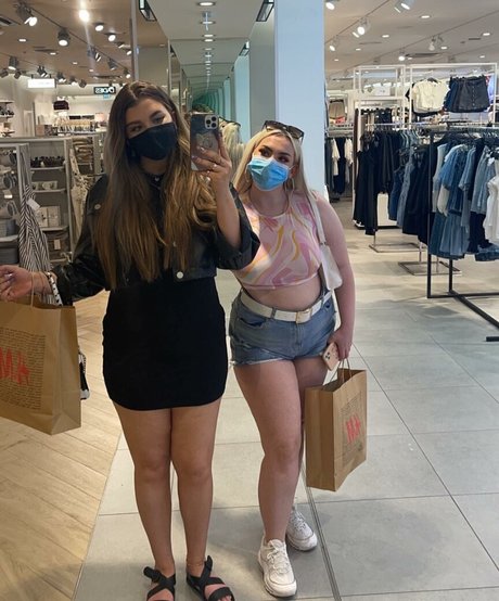 Molly Georgia Leach porn model galleries