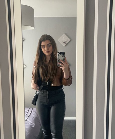 Molly Georgia Leach model beautiful photo