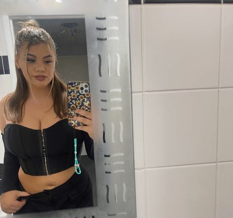 Molly Georgia Leach adult model images