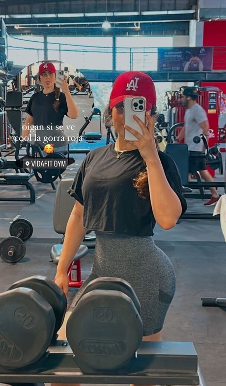 Sassi Z erotic actress photo