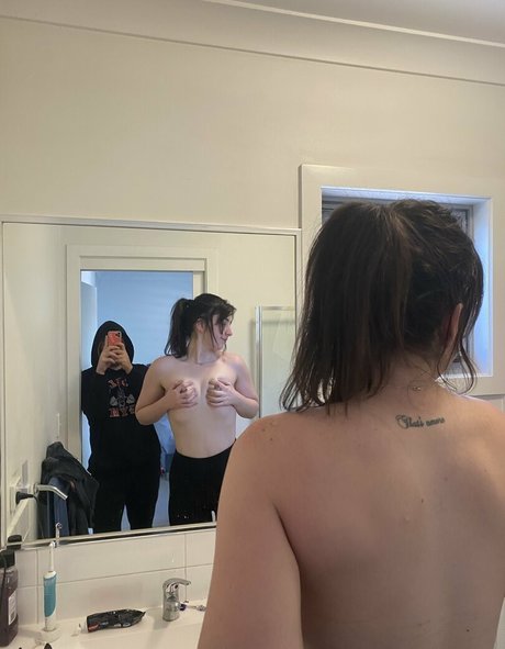 uncutsextapes nude pornstar img