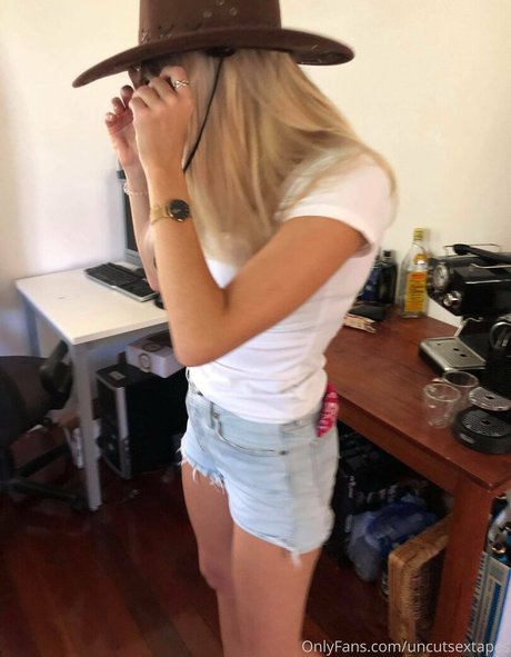 uncutsextapes model sexy img