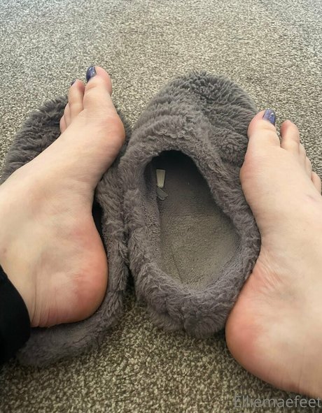 elliemaesfeet pretty actress photo