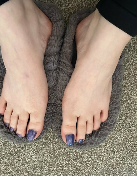 elliemaesfeet nude actress images