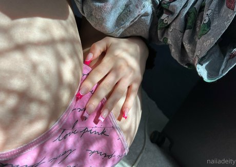 naiifree naked star photos