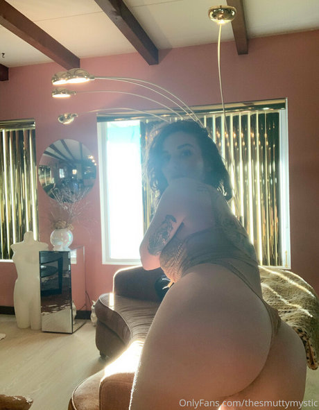 thesmuttymystic model hd images